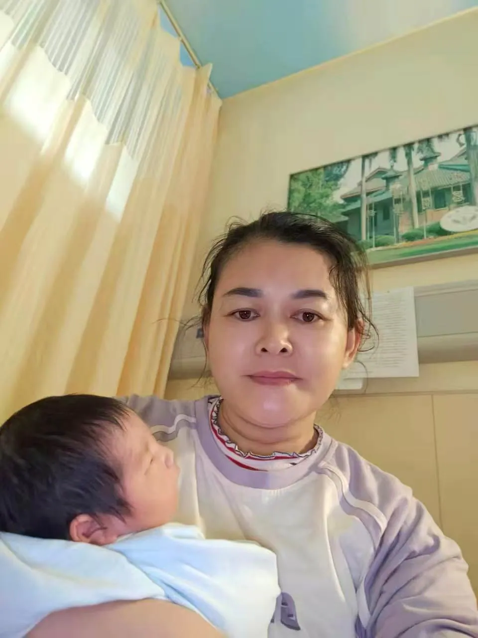 刘向华日常看护婴儿